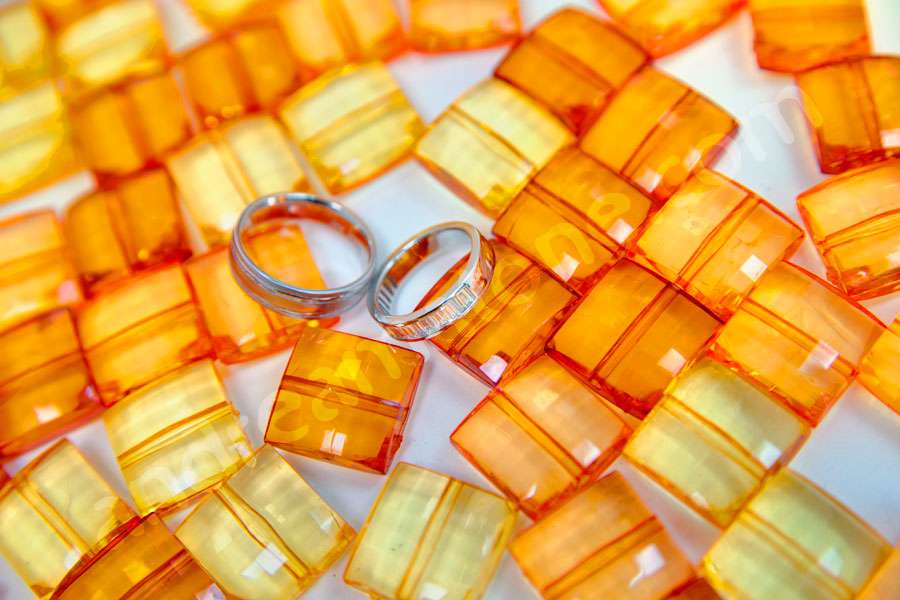 capri-005-0611 The luxurious wedding rings set on orange background