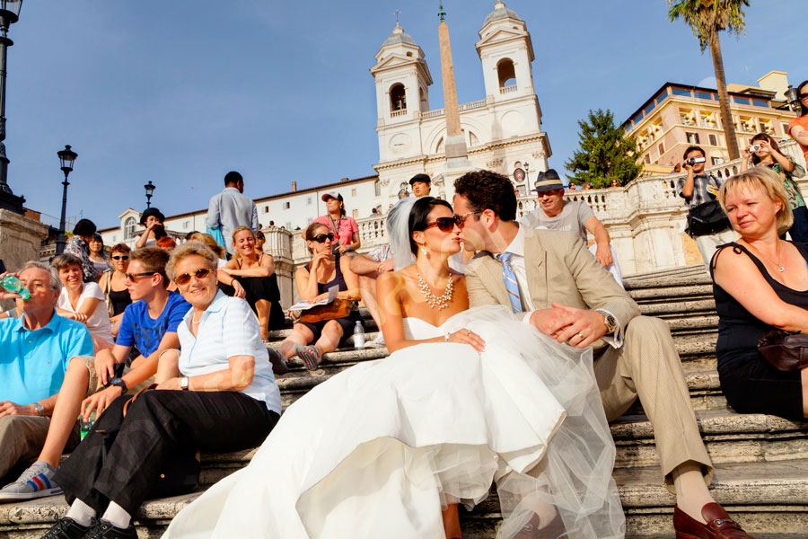 wedding-rome-3911-063 Best Wedding Photographers in Rome Italy. The bride and groom romantically kissing among tourists on the Spanish steps.