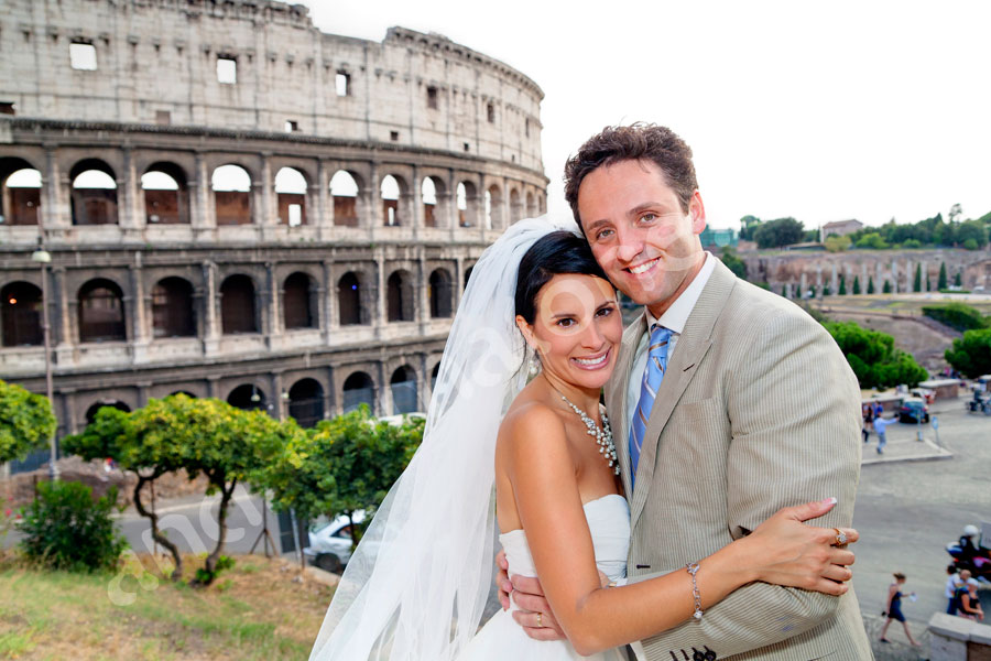 wedding-rome-3911-075 Photos at the Roman Colosseum in Rome posing portrait.
