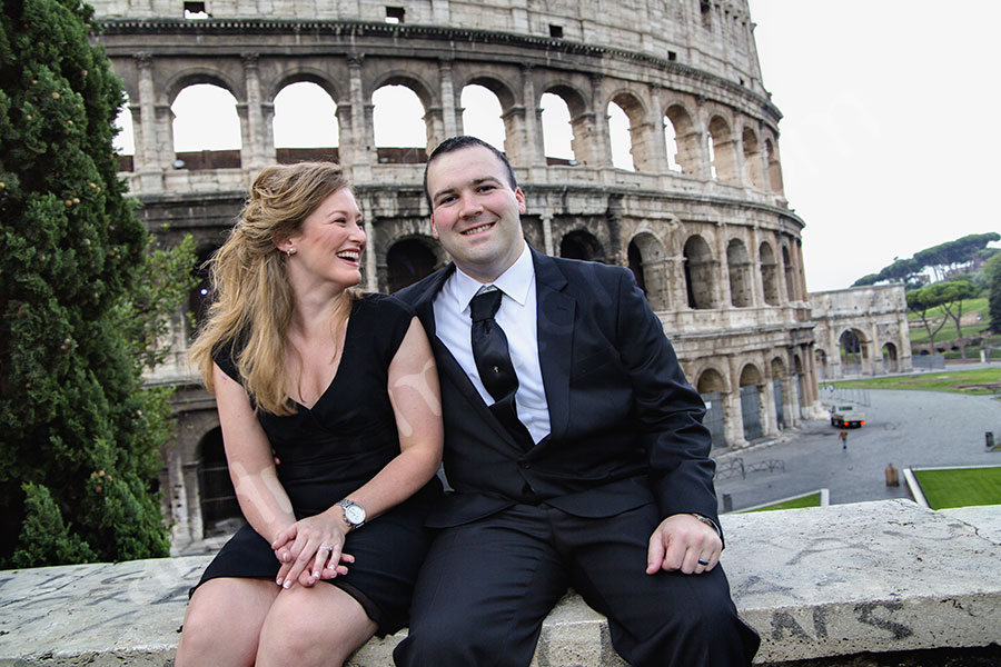 honeymoon-rome-4912-001 On a beautiful engagement style session. Sitting on a marble wall. Coliseum. Honeymoon Photographer Rome.