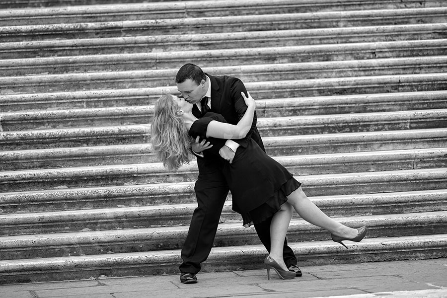 honeymoon-rome-4912-012 Romance and lifestyle imagery from a set of stairs contained on Piazza del Campidoglio