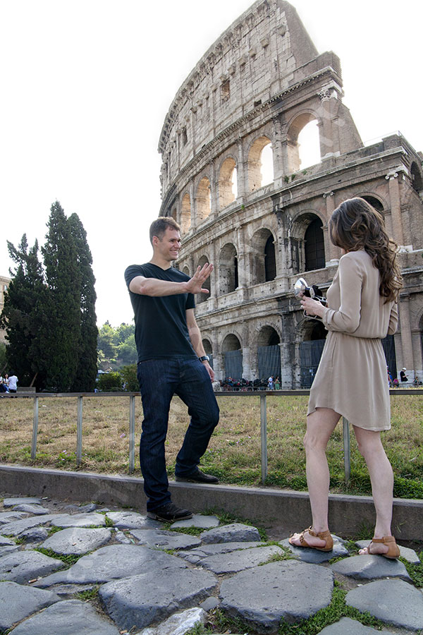 photographer-rome-2912-009 Taking a picture underneath the Colosseum