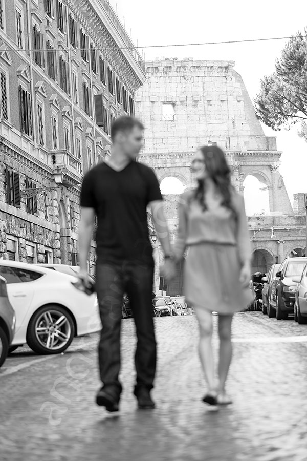 photographer-rome-2912-020 Out of focus picture while walking together in the streets.