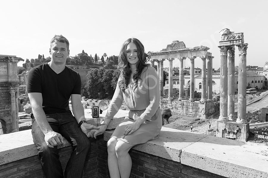 photographer-rome-2912-032 Posing and sitting for a portrait picture at the Forum