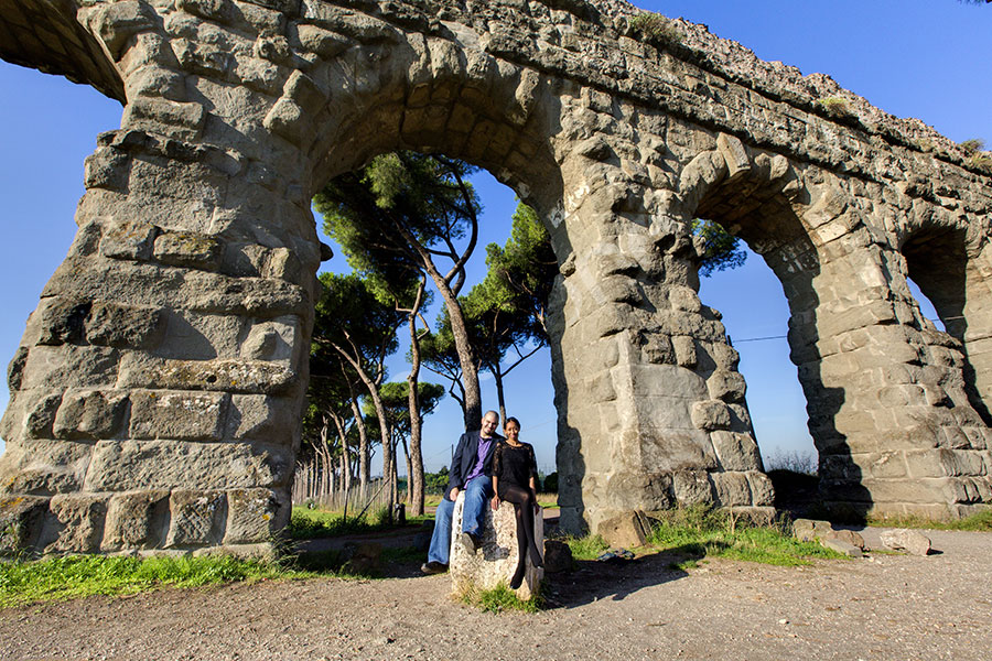 surprise-proposal-21012-029 Engagement underneath huge aqueduct Italy Parco Appio