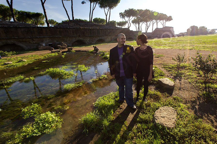 surprise-proposal-21012-034 Together by a pond in a beautiful Italian park. Outdoor images.