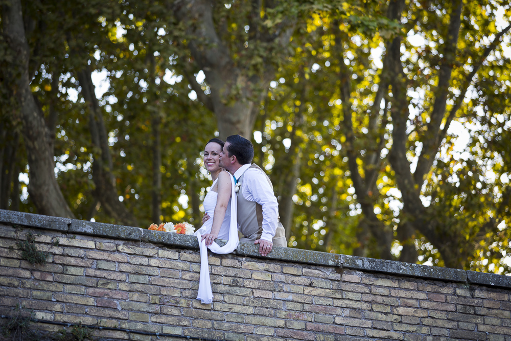 Just married couple photographed from below at the Gianiculum hill.