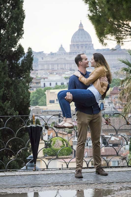 Man picking up fiancee after marriage proposition roman