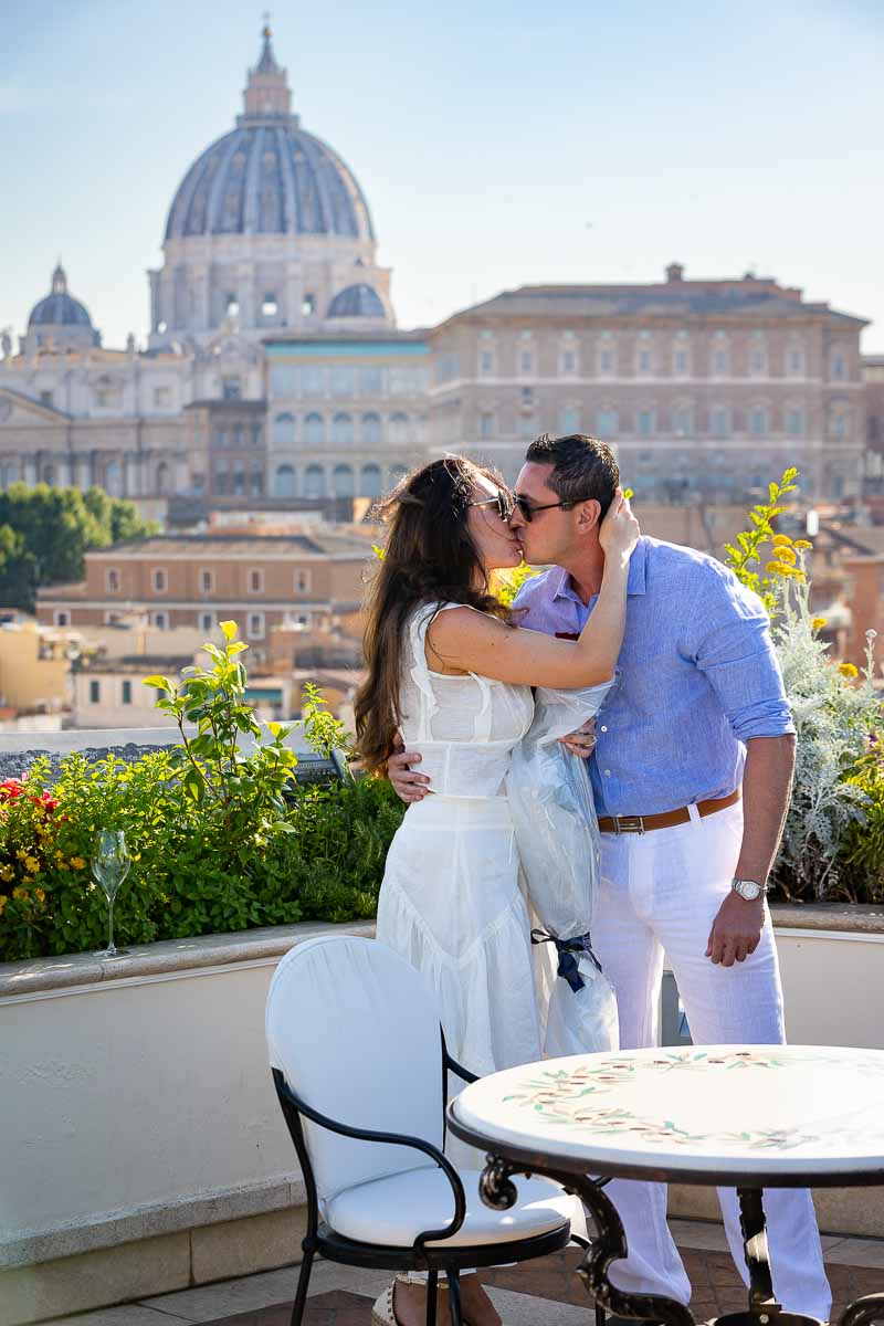 Engaged in Rome. Couple kissing during an engagement photoshoot