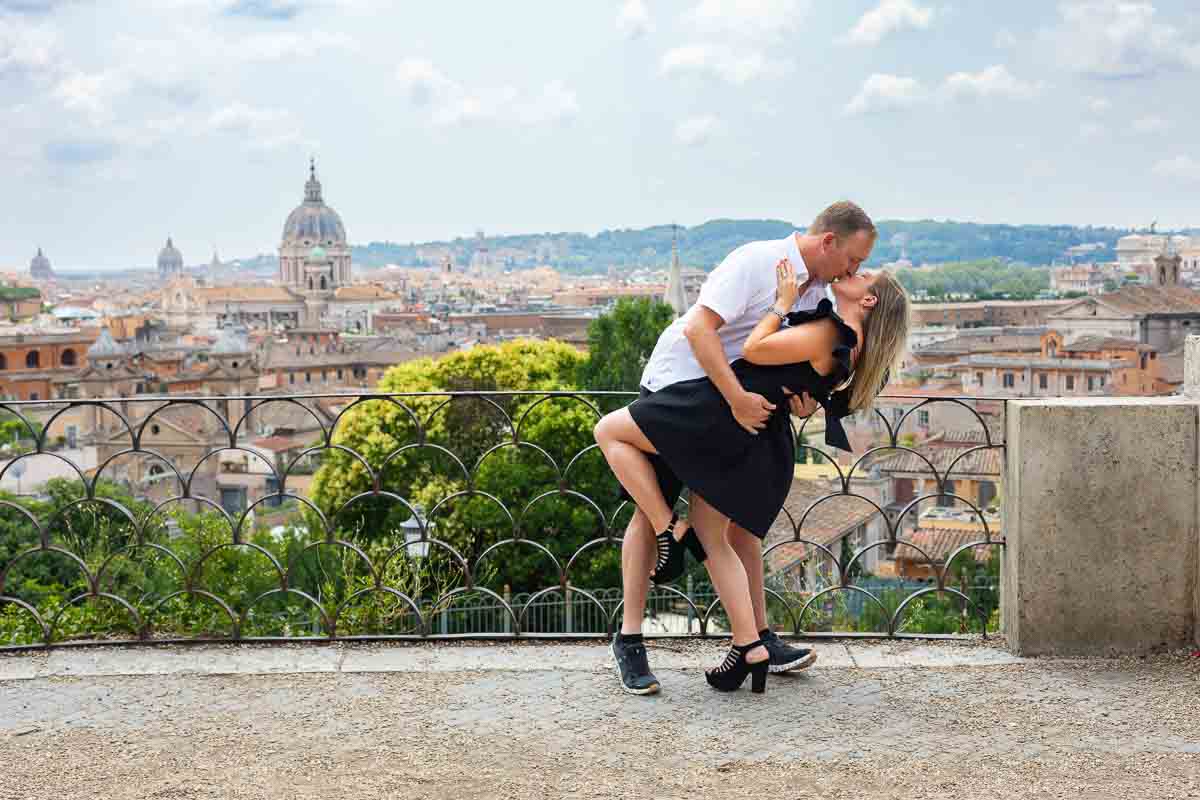 Couple Rome photoshoot at the Pincian hill