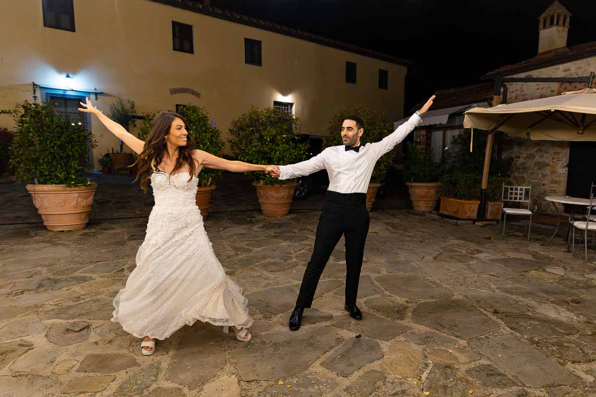 The first dance grand finale end of the Tuscany wedding photography service