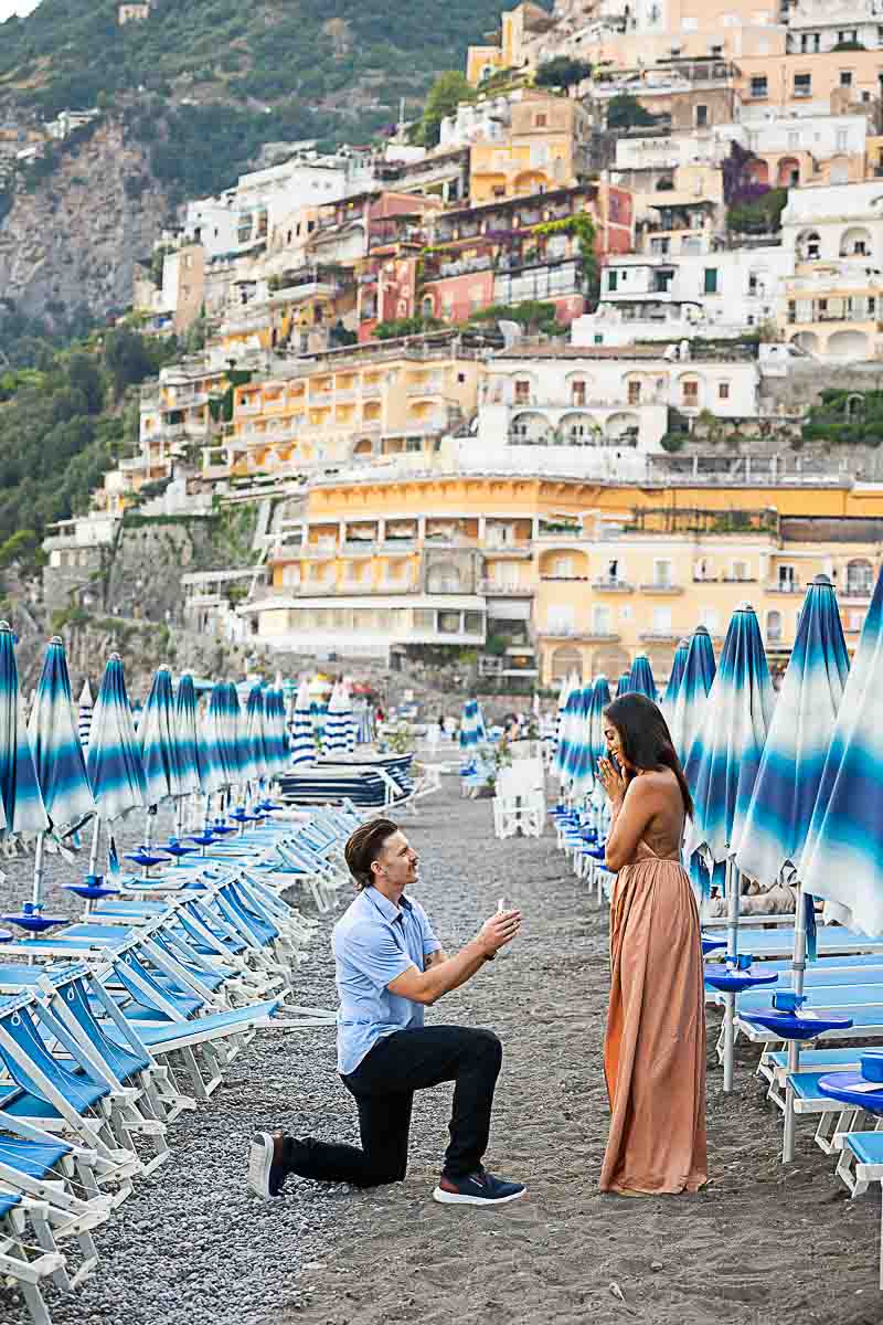 Spiaggia Grande Positano proposal showing the knee down position on the beach before the vertical town