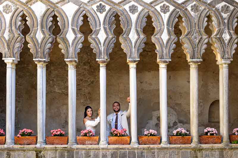 Ravello Rufolo classic photo couple standing in between columns 