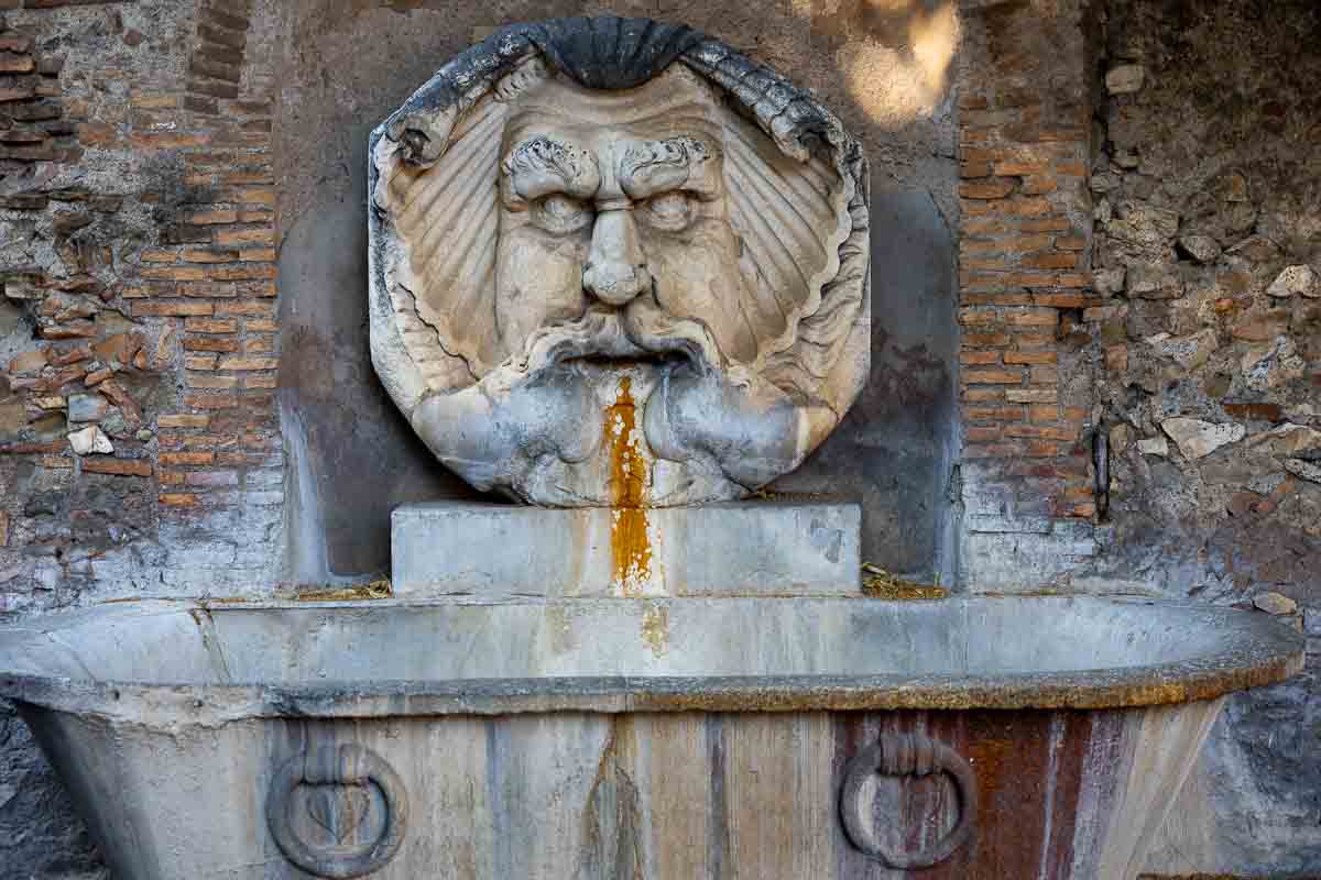 Still life picture of the water fountain Fontana del Mascherone di Santa Sabina front facade